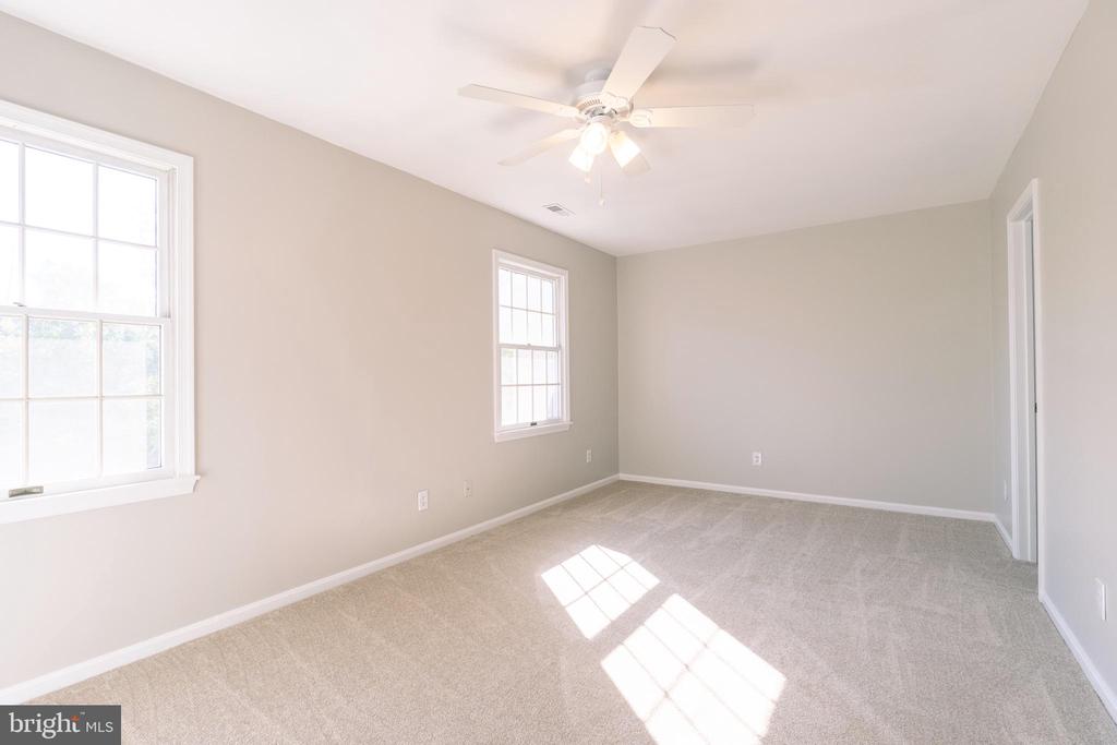 1126 VALLEY STREAM DRIVE