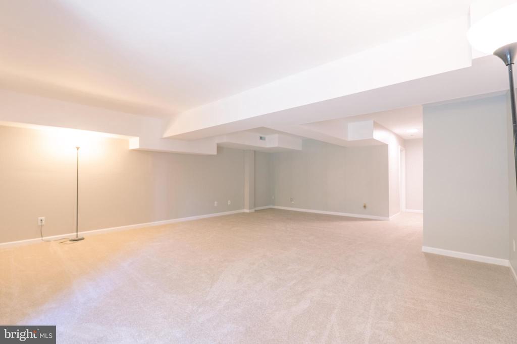 1126 VALLEY STREAM DRIVE