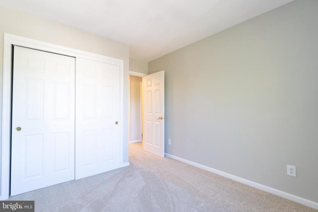 1126 VALLEY STREAM DRIVE