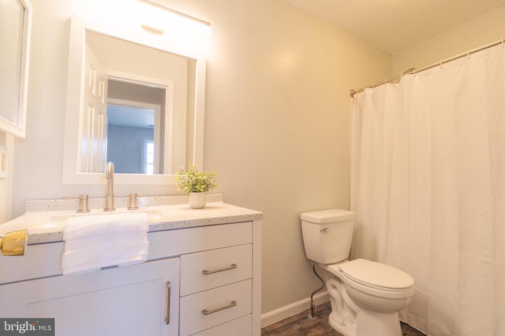 1126 VALLEY STREAM DRIVE