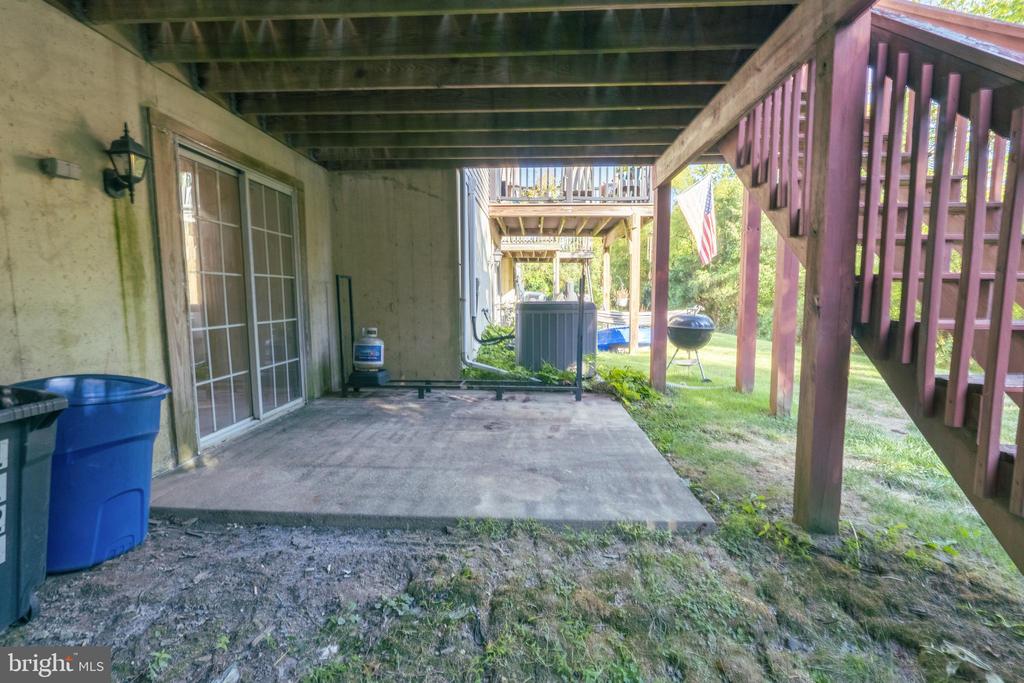 1126 VALLEY STREAM DRIVE