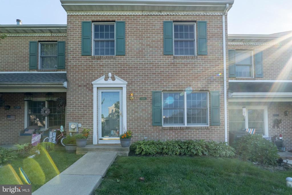 1126 VALLEY STREAM DRIVE