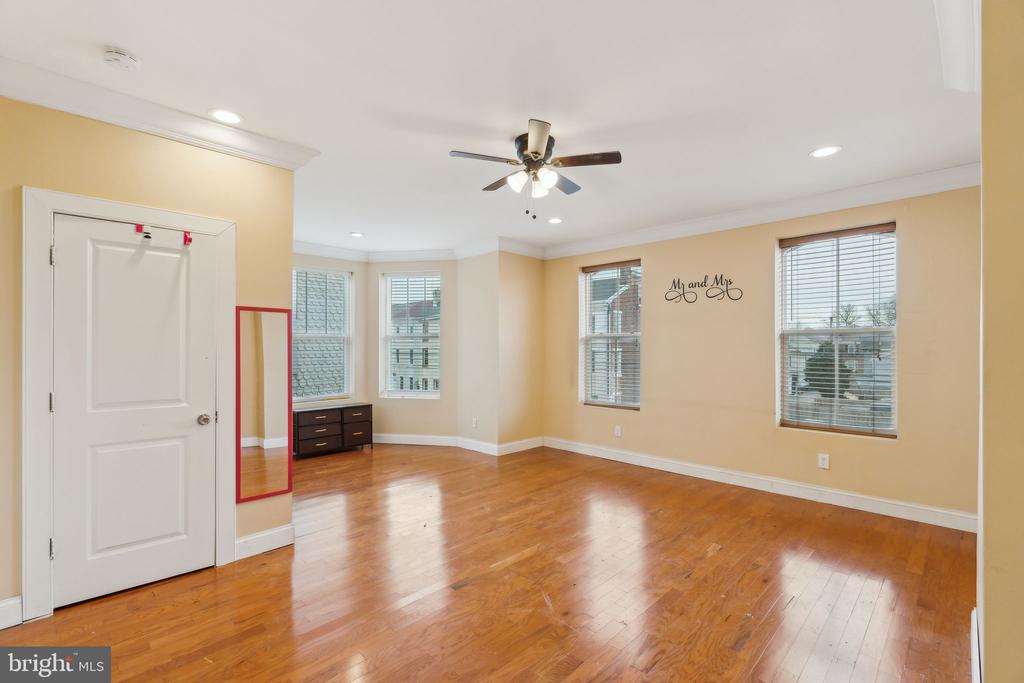 9 E ELM STREET