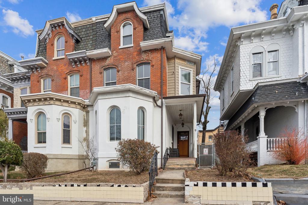9 E ELM STREET