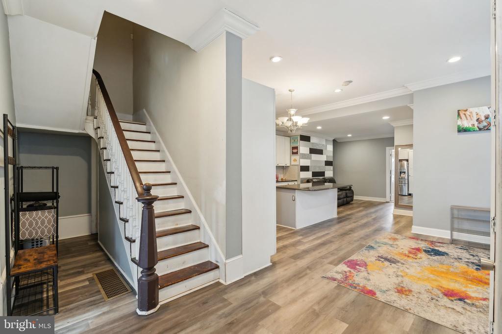 9 E ELM STREET