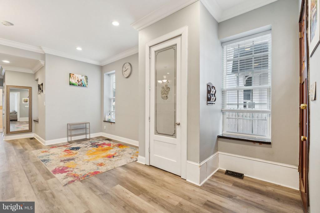 9 E ELM STREET
