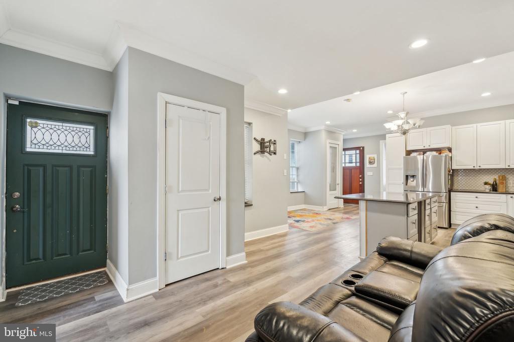 9 E ELM STREET