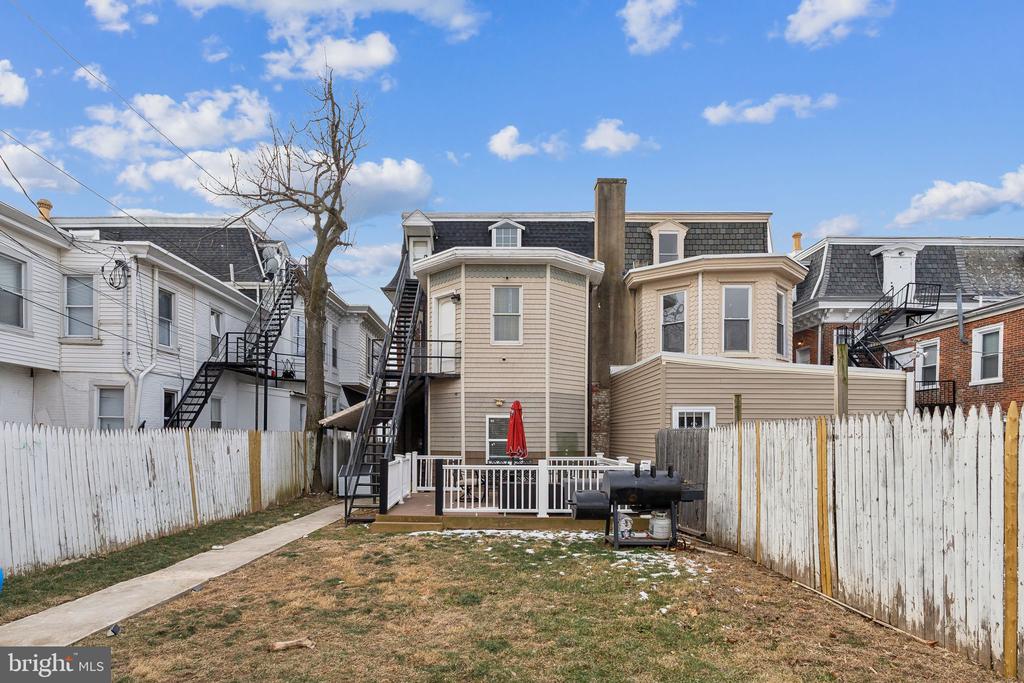 9 E ELM STREET