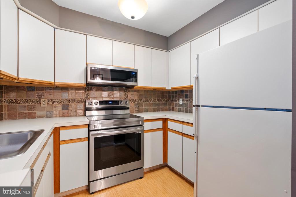 1012 FOXMEADOW DRIVE Unit: CONDO 1012