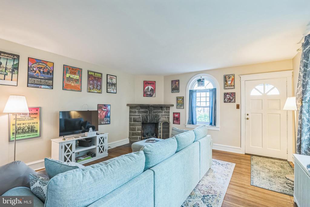 219 W FREEDLEY STREET