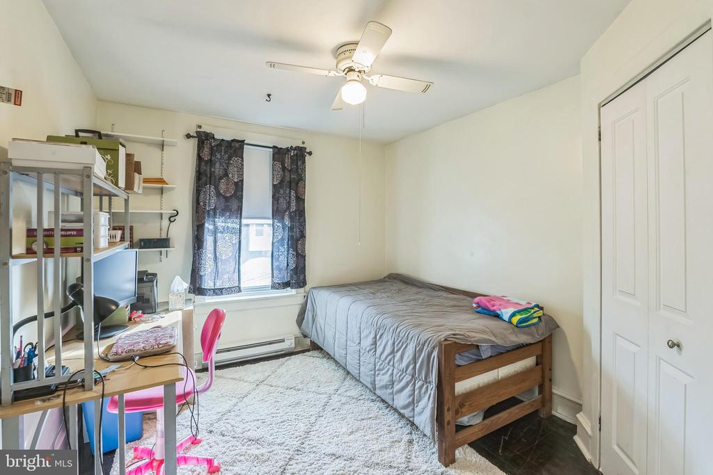 219 W FREEDLEY STREET