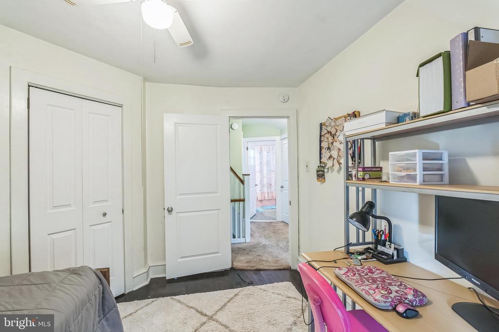 219 W FREEDLEY STREET