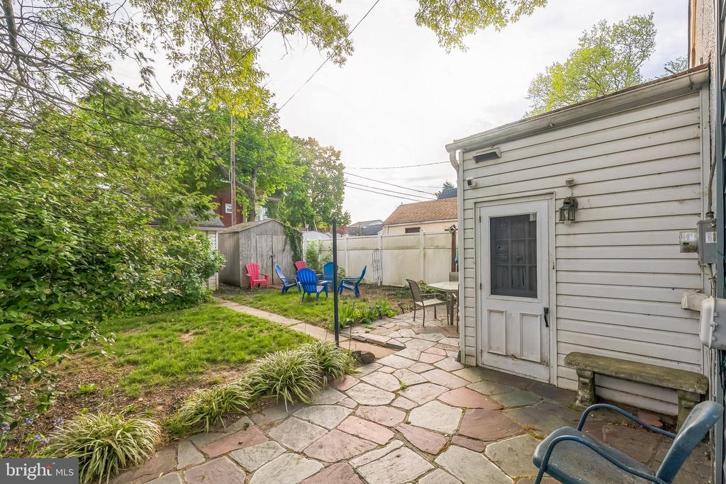 219 W FREEDLEY STREET