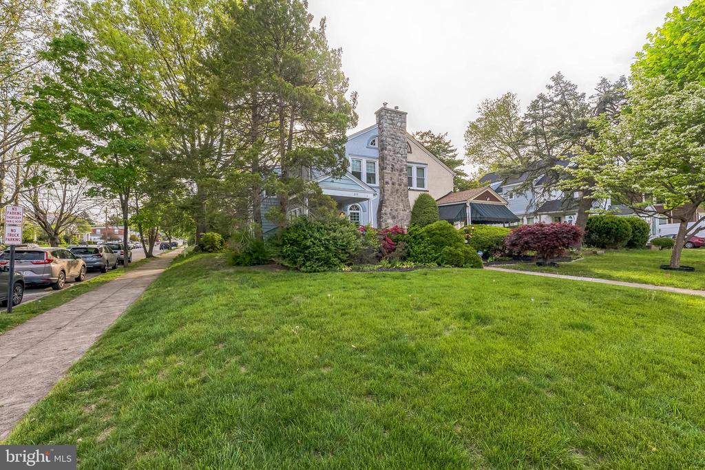 219 W FREEDLEY STREET