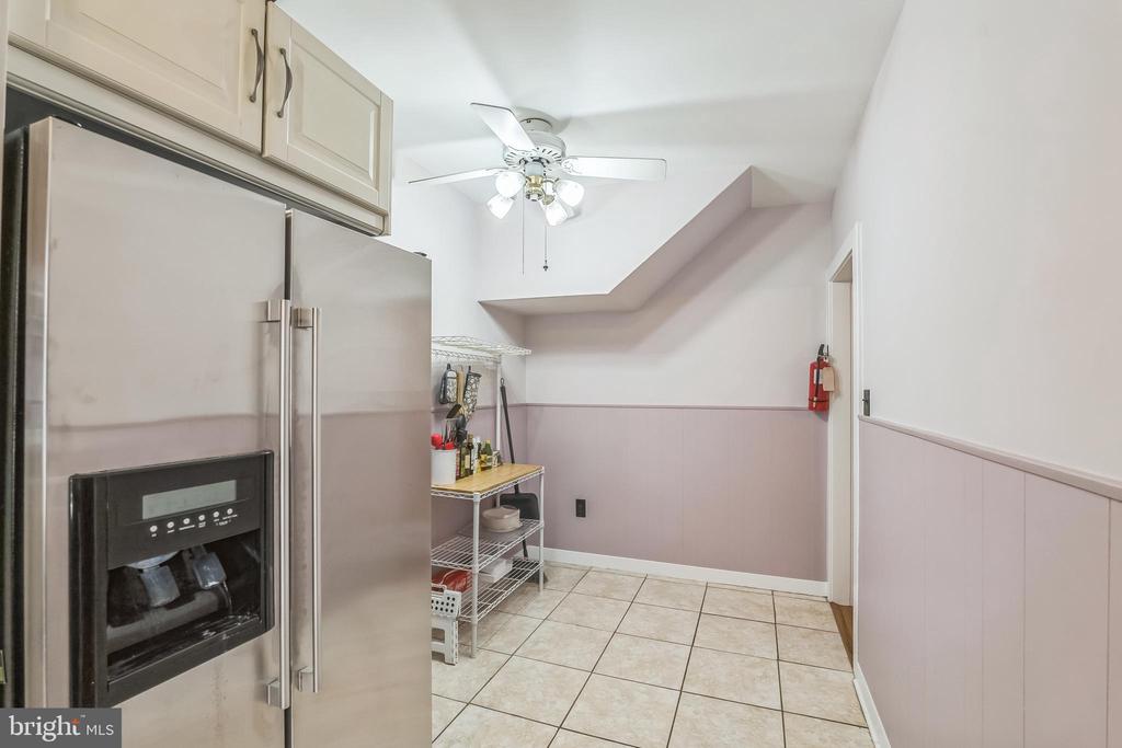 219 W FREEDLEY STREET