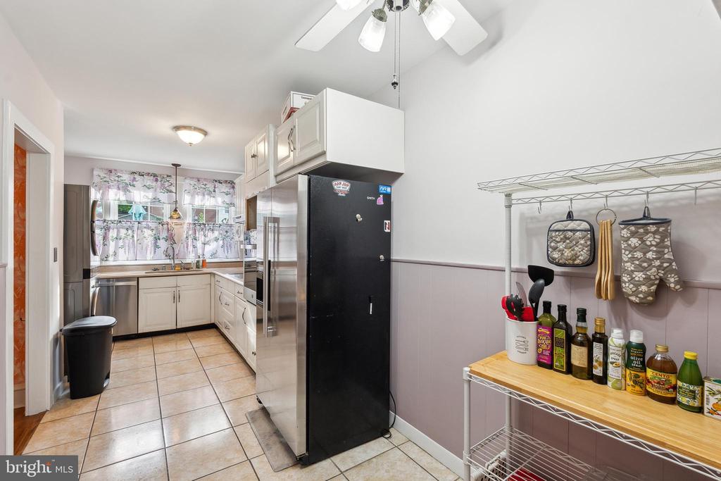 219 W FREEDLEY STREET