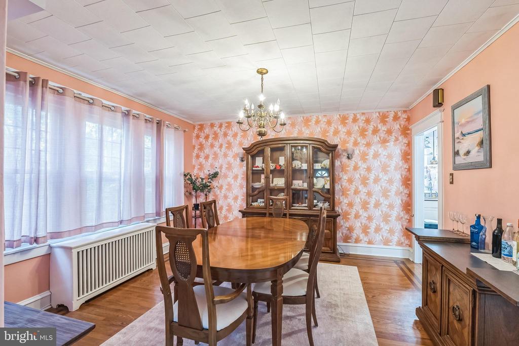 219 W FREEDLEY STREET