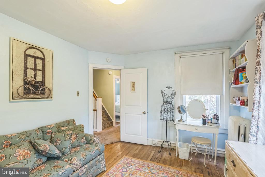 219 W FREEDLEY STREET