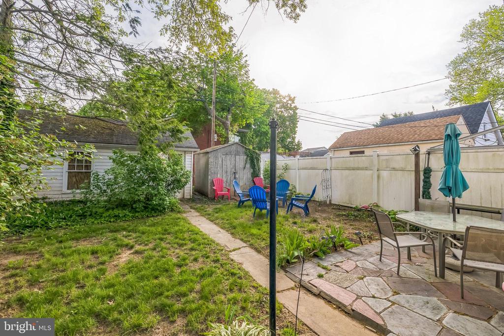 219 W FREEDLEY STREET