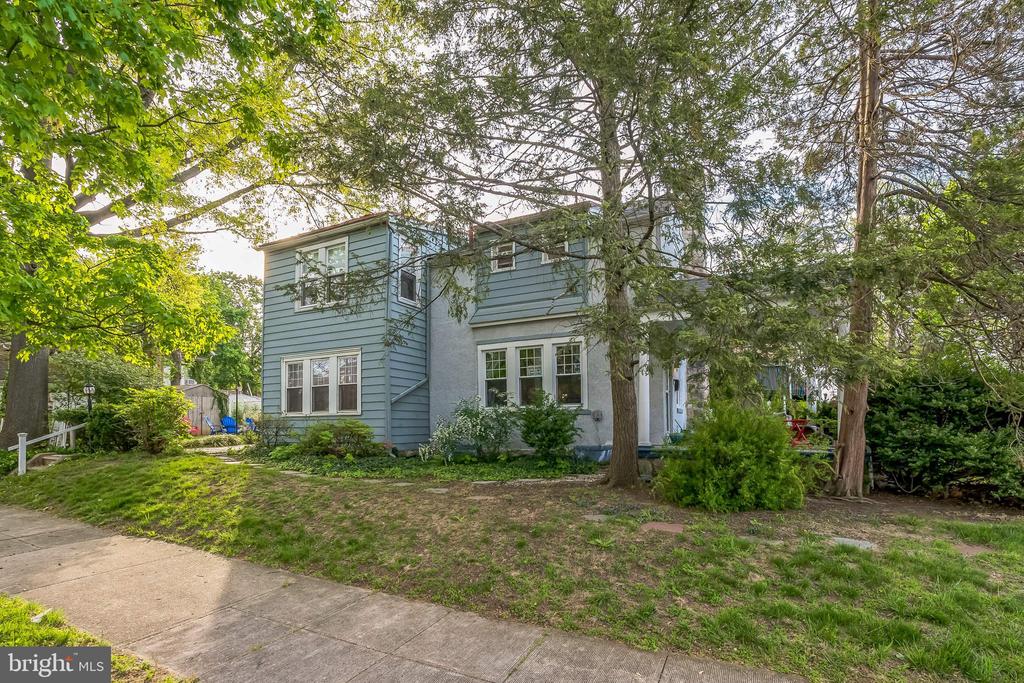 219 W FREEDLEY STREET