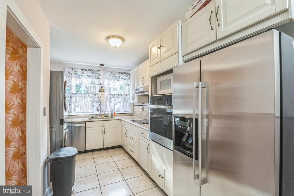 219 W FREEDLEY STREET