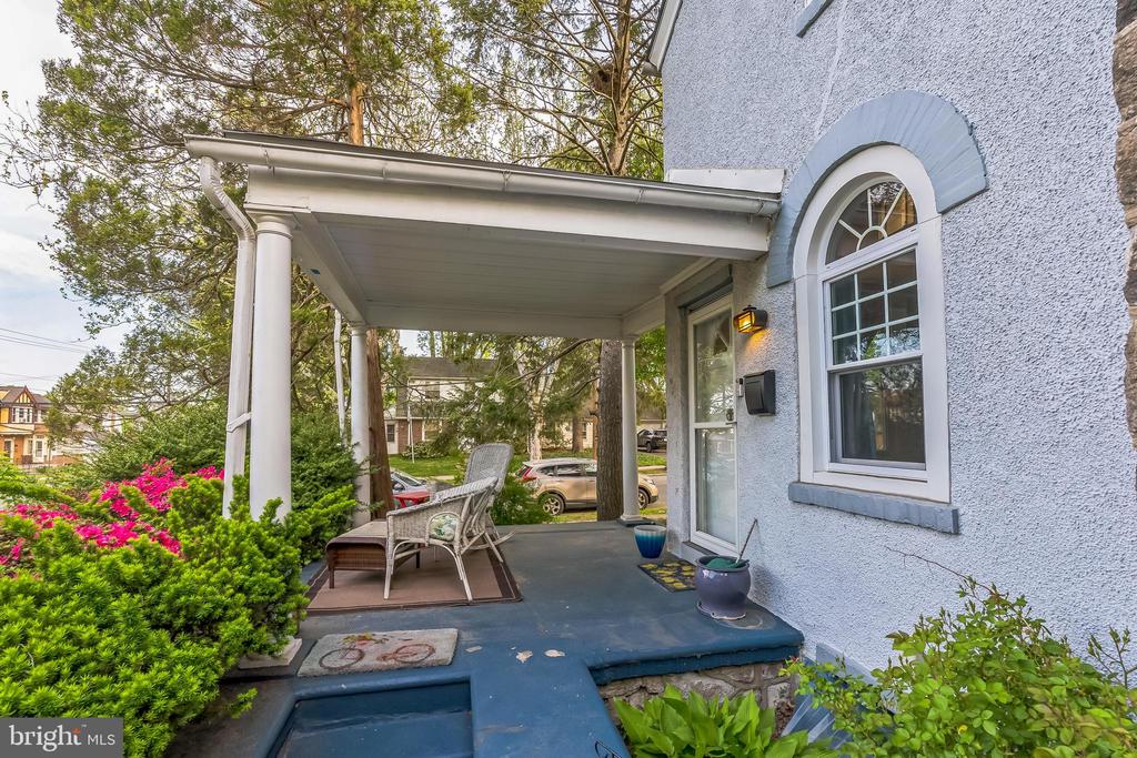 219 W FREEDLEY STREET