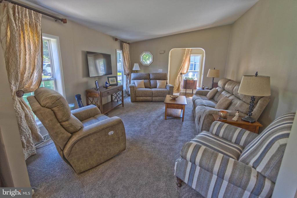 609 VILLAGE WAY