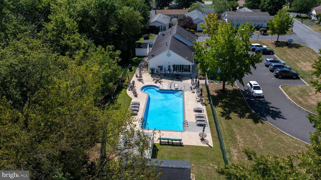 609 VILLAGE WAY