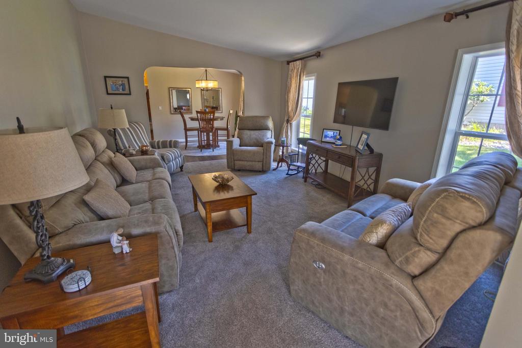 609 VILLAGE WAY