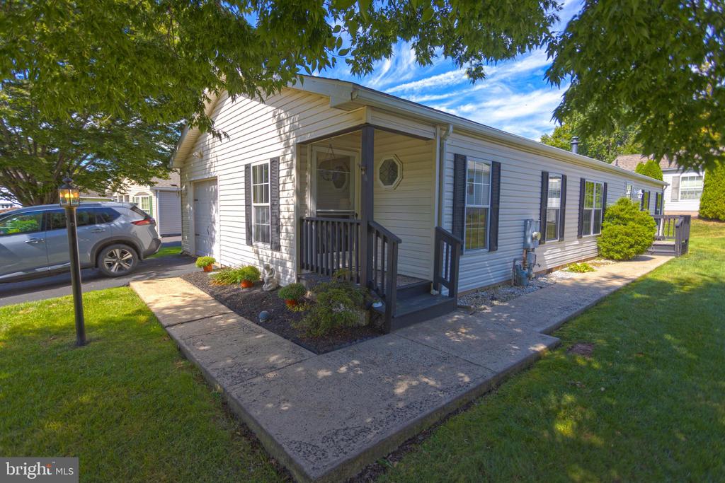 609 VILLAGE WAY