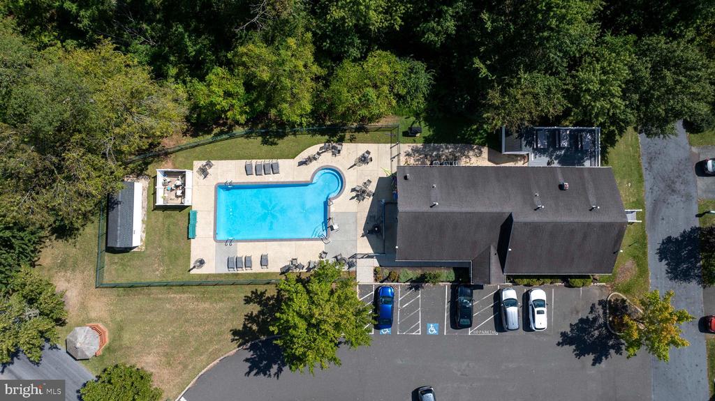 609 VILLAGE WAY
