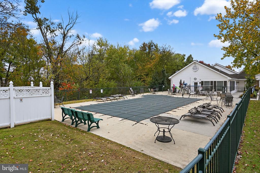 601 VILLAGE WAY