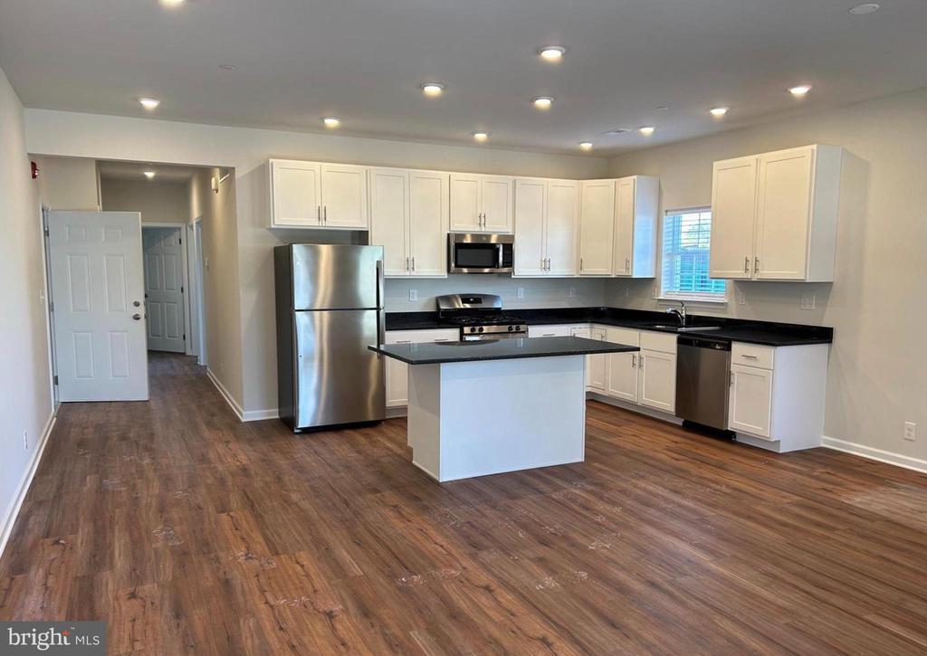 138 W 5TH Unit: 6