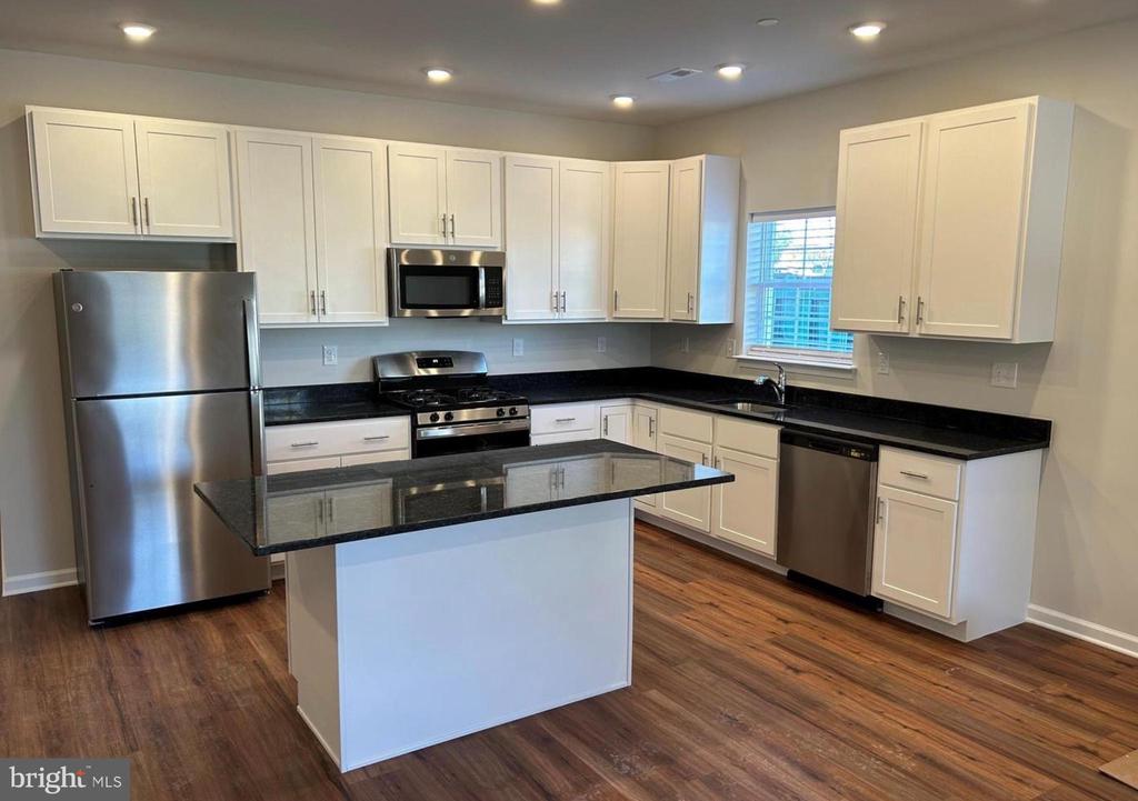 138 W 5TH Unit: 6