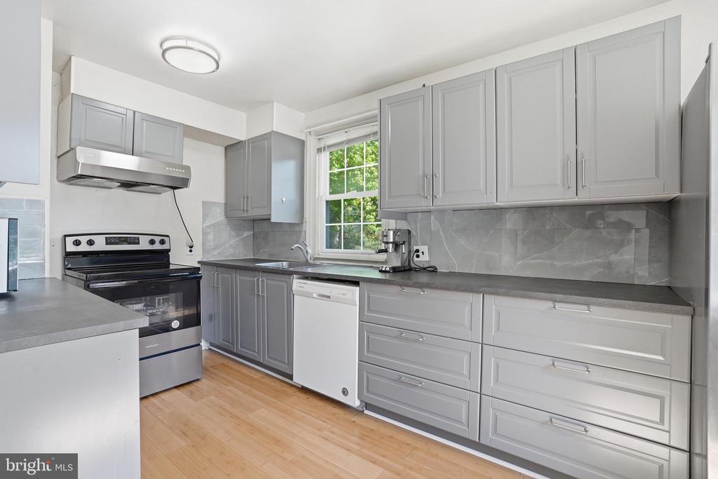 2418 BOYD ROAD