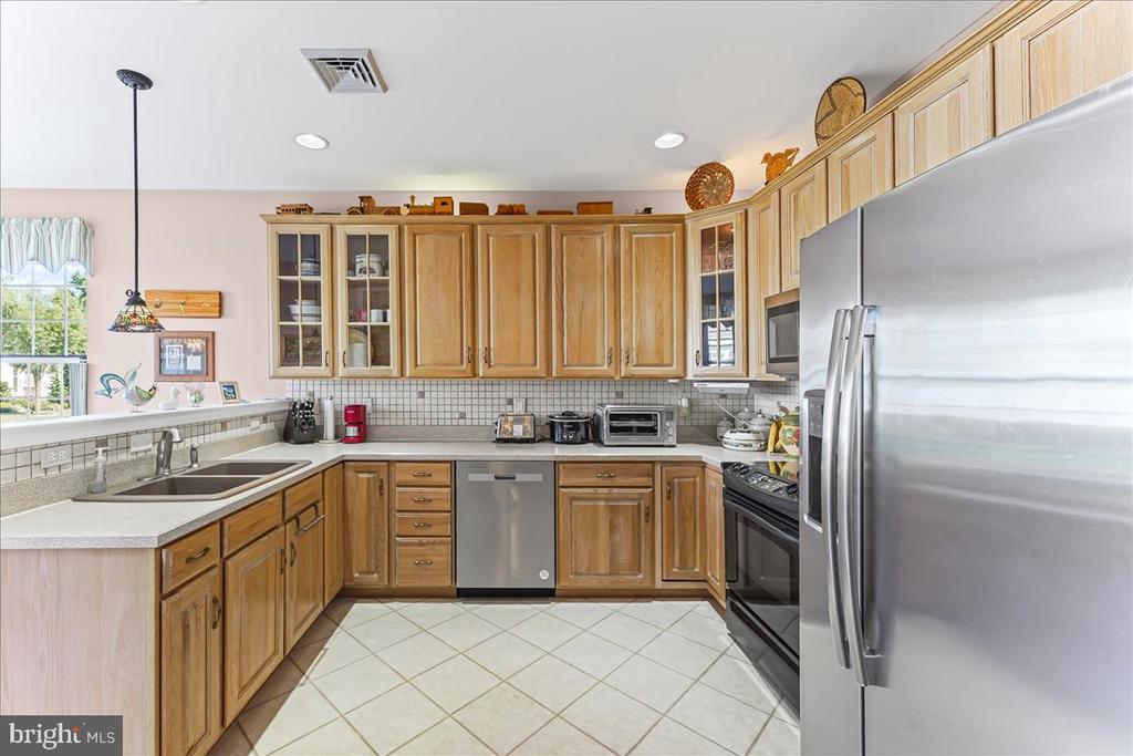 1072 BORDEAUX LANE