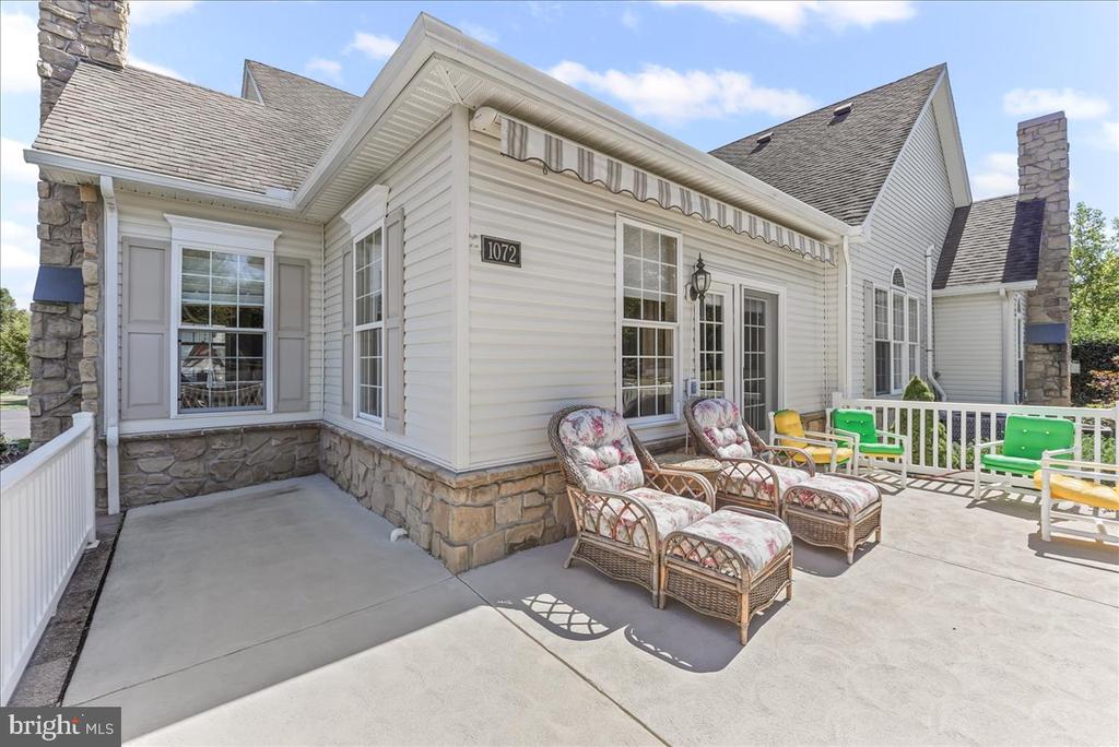 1072 BORDEAUX LANE