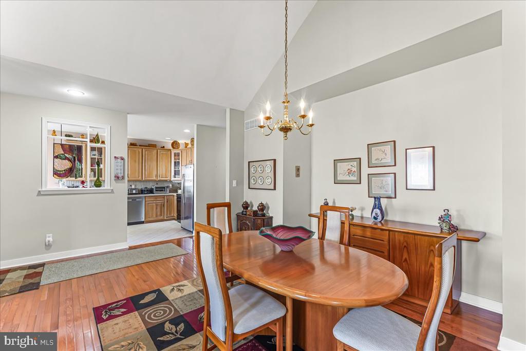 1072 BORDEAUX LANE