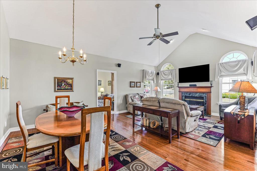 1072 BORDEAUX LANE