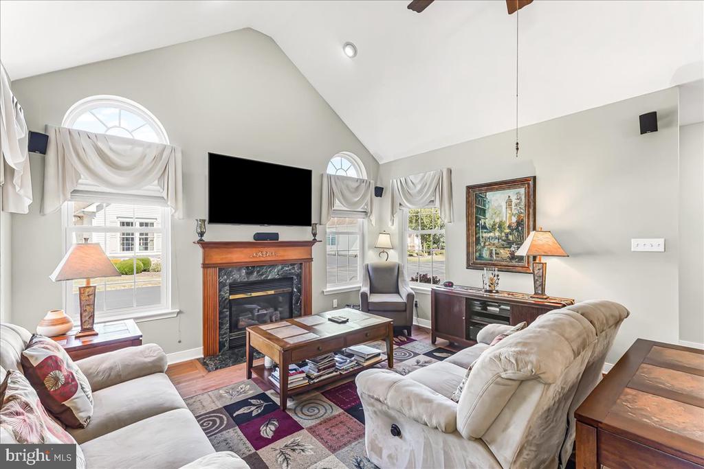 1072 BORDEAUX LANE