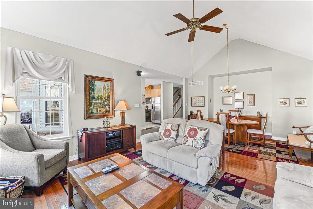1072 BORDEAUX LANE