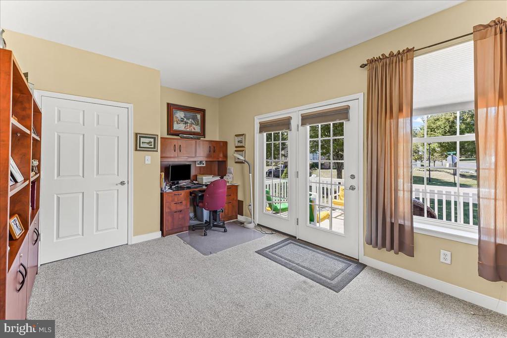1072 BORDEAUX LANE