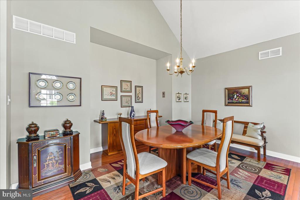 1072 BORDEAUX LANE