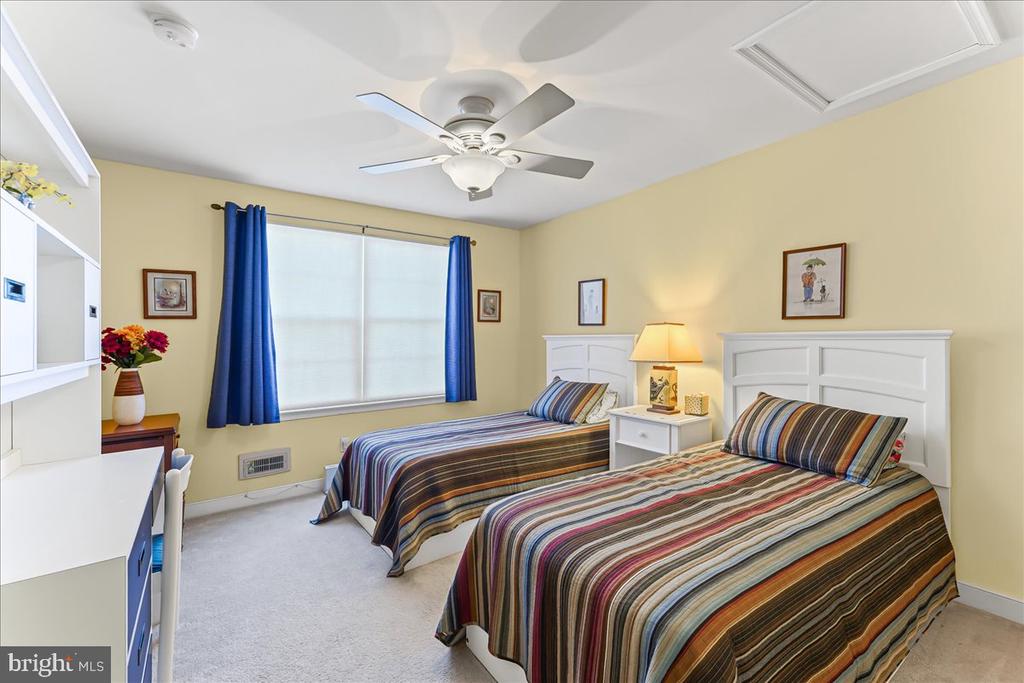 1072 BORDEAUX LANE