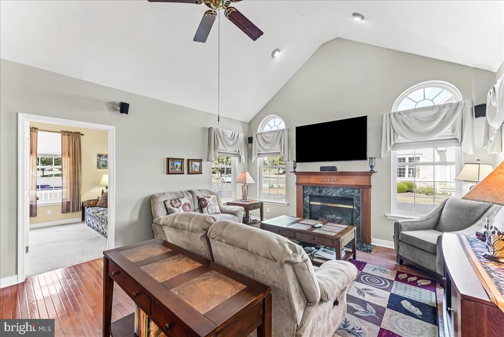 1072 BORDEAUX LANE
