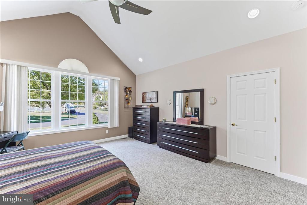 1072 BORDEAUX LANE
