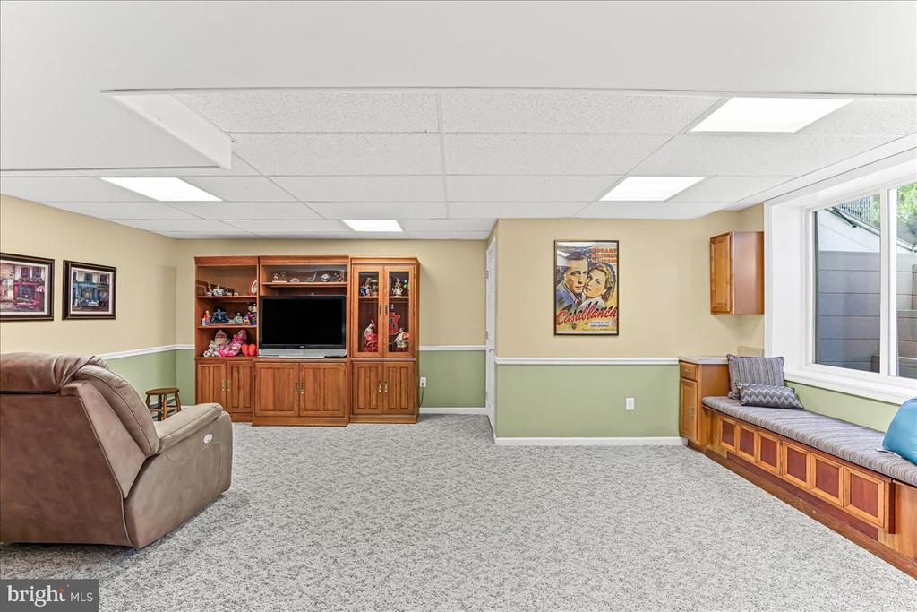 1072 BORDEAUX LANE