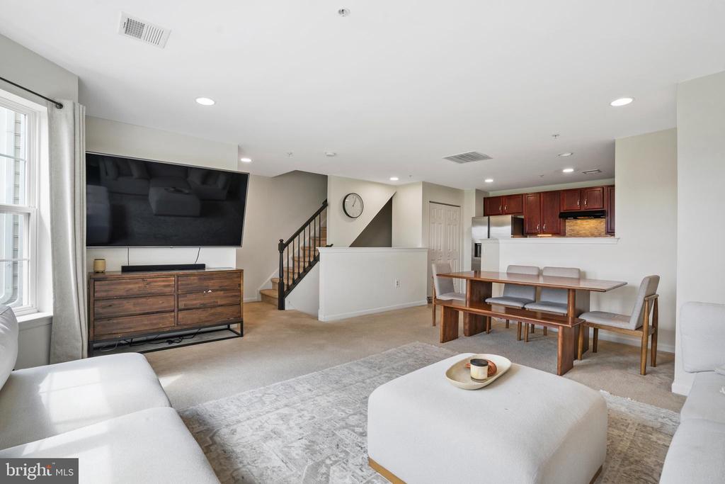 2028 BERKELEY DRIVE