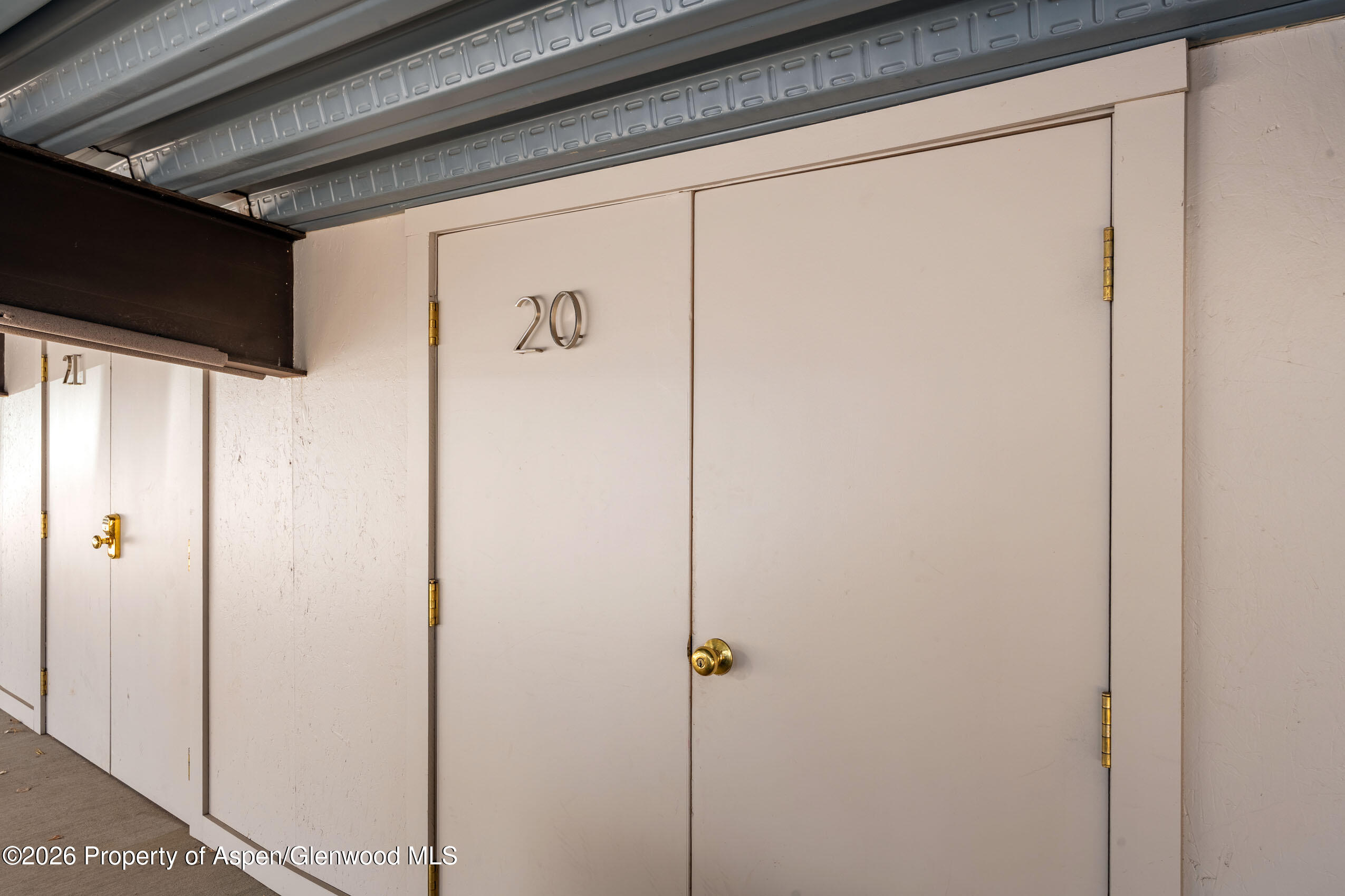 4000 Brush Creek Road 20