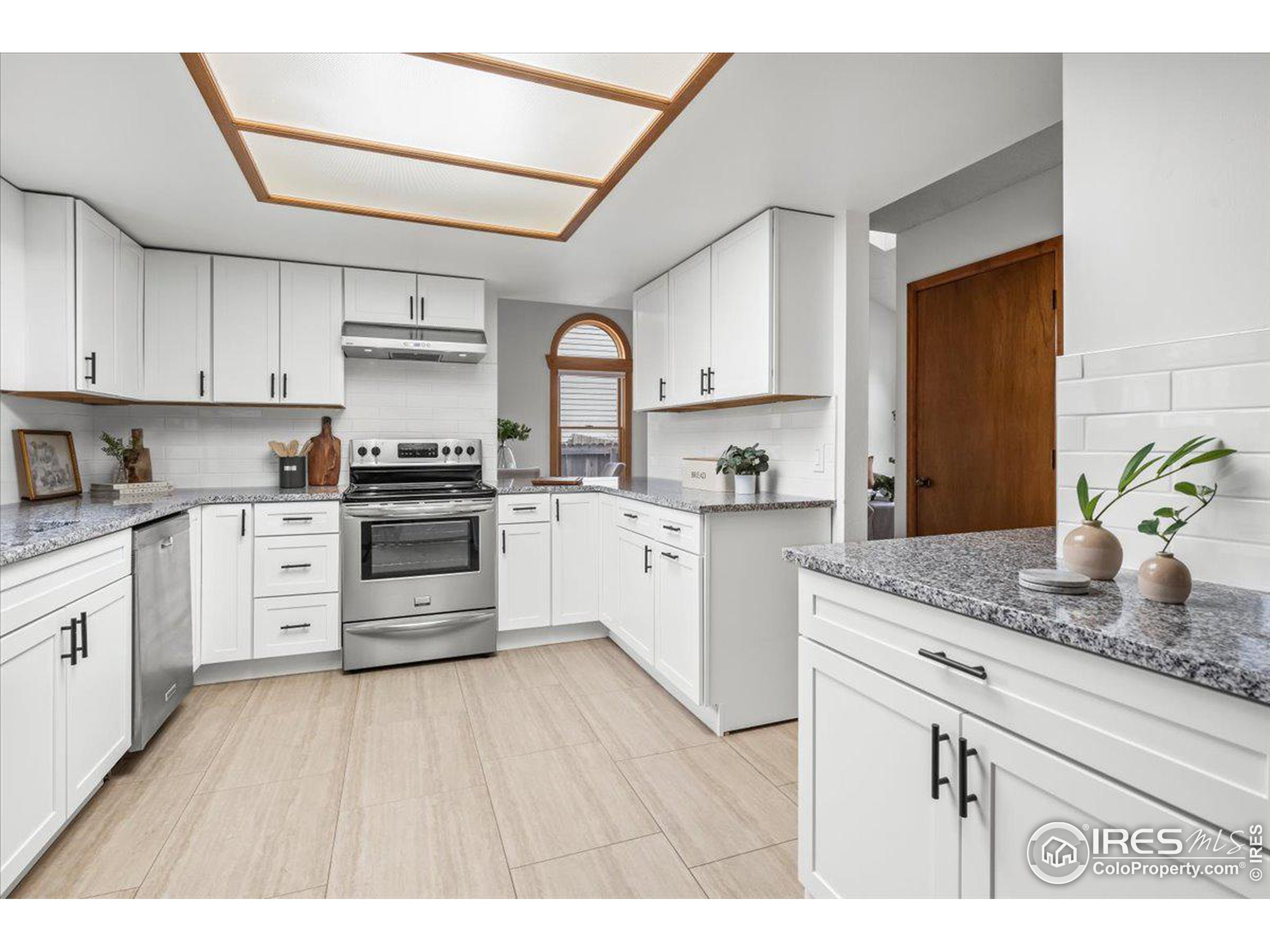 4218 Saddle Notch Dr